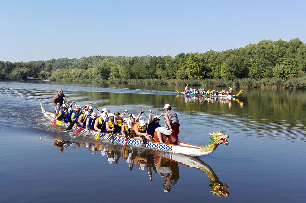 Several people during a canoe trip on the lake